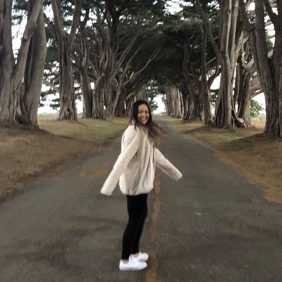 Meet your Posher, Tiffanie - Picture 1 of 1